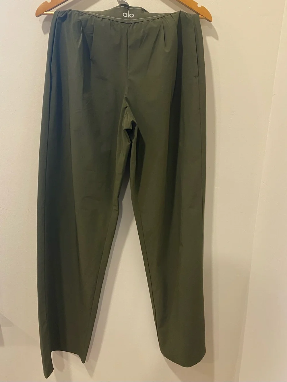 ALO Yoga Suit Up Trouser in Olive XS Long
